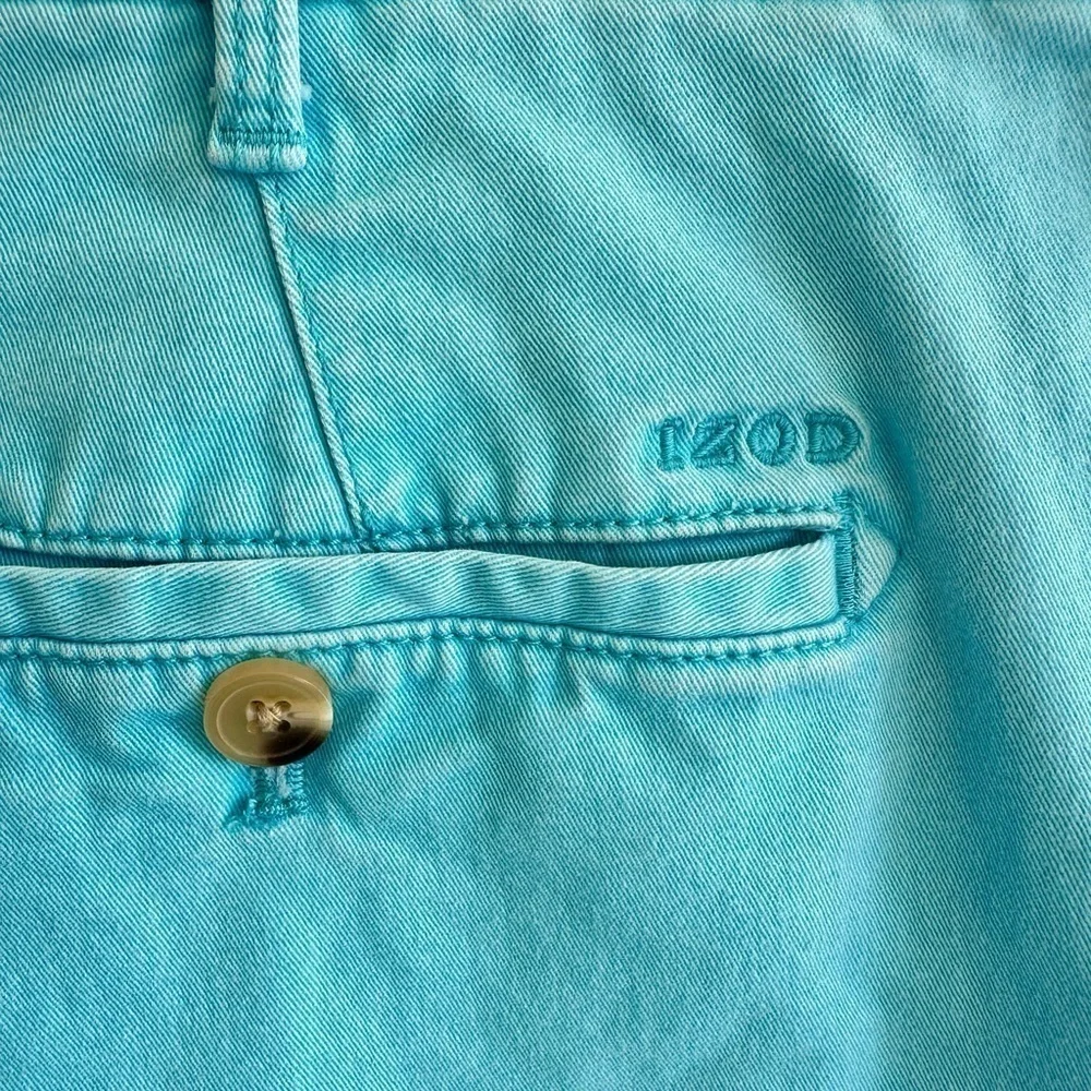 IZOD SALTWATER, MENS STRETCH CHINO SHORTS. TURQUOISE COLOR. SIZE 38